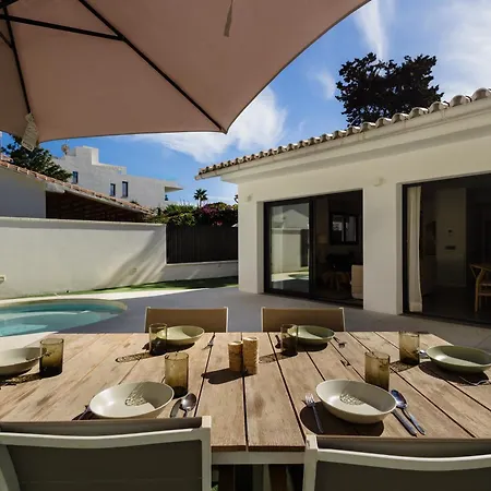 With Minimalist Decor, Pool And Bbq, Two Minutes' Walk From Costabella Villa *