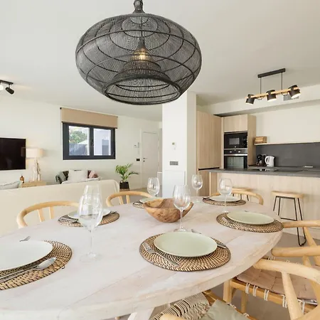 Villa With Minimalist Decor, Pool And Bbq, Two Minutes' Walk From Costabella *